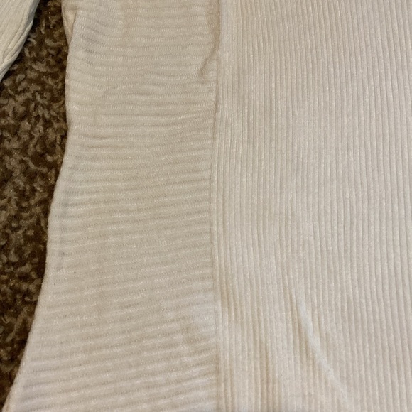 Renuar white ribbed 3/4 length sweater with grommets on the bodice. - Picture 4 of 6